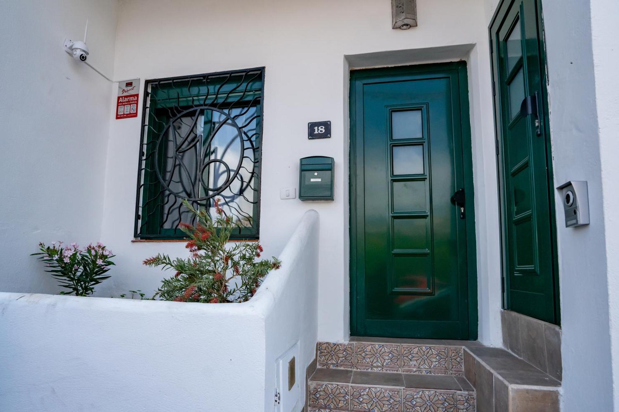Casa Julio - Alcala Complete Coastal Retreat - Entire Apartment - 3 Min Walk From The Ocean - Shared Entrance With Host 외부 사진