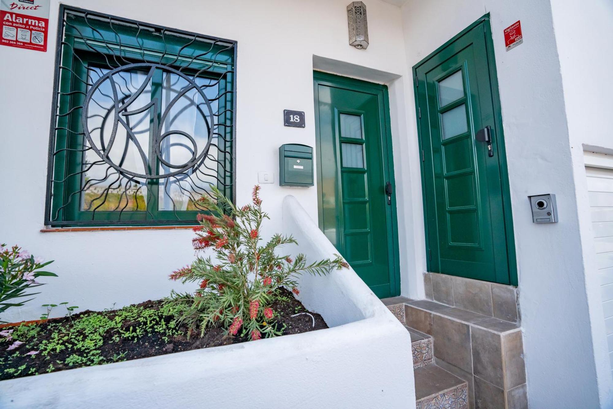 Casa Julio - Alcala Complete Coastal Retreat - Entire Apartment - 3 Min Walk From The Ocean - Shared Entrance With Host 외부 사진