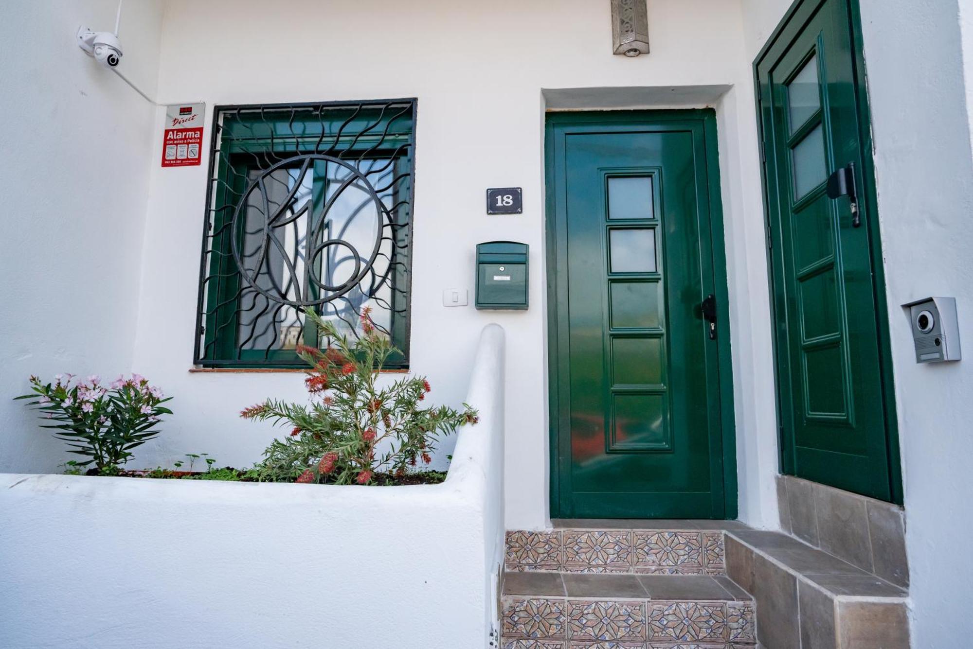 Casa Julio - Alcala Complete Coastal Retreat - Entire Apartment - 3 Min Walk From The Ocean - Shared Entrance With Host 외부 사진