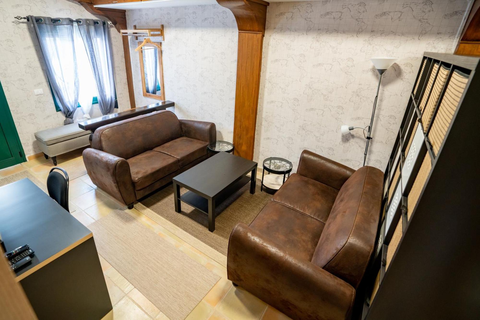 Casa Julio - Alcala Complete Coastal Retreat - Entire Apartment - 3 Min Walk From The Ocean - Shared Entrance With Host 외부 사진